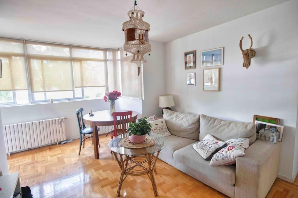 Piso Centrico, Bonito, Acogedor, Con Aire Acondicionado, Jardines Y Enfrente Piscina Municipal De Penuelas