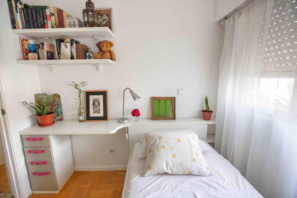 Piso Centrico, Bonito, Acogedor, Con Aire Acondicionado, Jardines Y Enfrente Piscina Municipal De Penuelas *