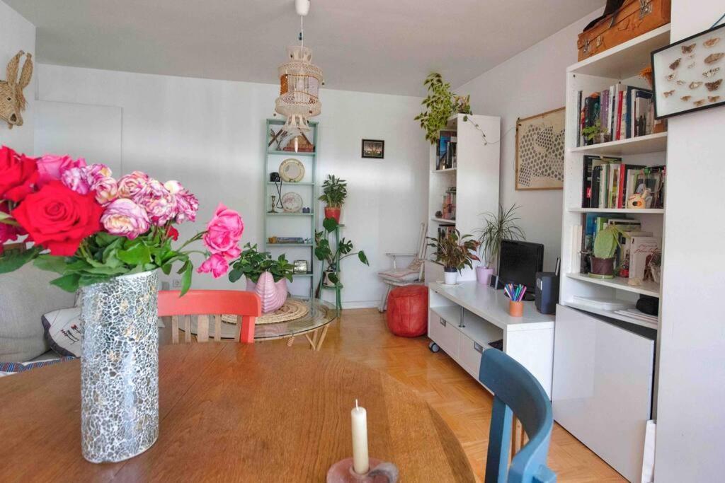 Apartamento Piso Centrico, Bonito, Acogedor, Con Aire Acondicionado, Jardines Y Enfrente Piscina Municipal De Penuelas