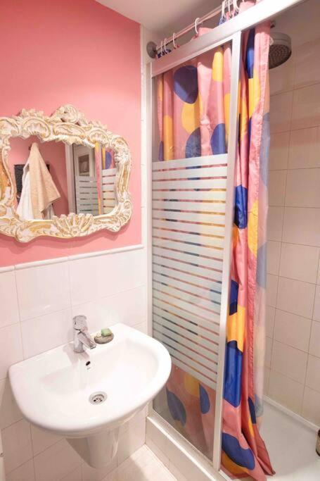 Apartamento Piso Centrico, Bonito, Acogedor, Con Aire Acondicionado, Jardines Y Enfrente Piscina Municipal De Penuelas
