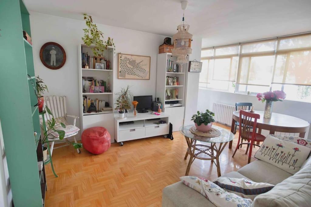 Piso Centrico, Bonito, Acogedor, Con Aire Acondicionado, Jardines Y Enfrente Piscina Municipal De Penuelas Apartamento *
