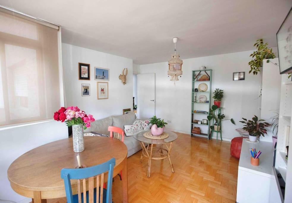Piso Centrico, Bonito, Acogedor, Con Aire Acondicionado, Jardines Y Enfrente Piscina Municipal De Penuelas Apartament