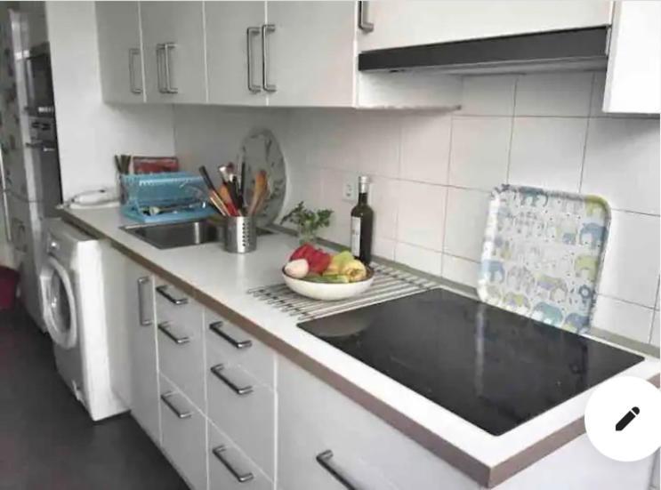 Piso Centrico, Bonito, Acogedor, Con Aire Acondicionado, Jardines Y Enfrente Piscina Municipal De Penuelas * Madryt