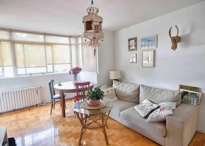 Piso Centrico, Bonito, Acogedor, Con Aire Acondicionado, Jardines Y Enfrente Piscina Municipal De Penuelas