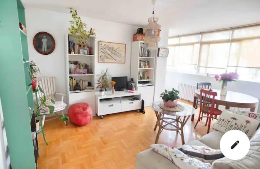 Piso Centrico, Bonito, Acogedor, Con Aire Acondicionado, Jardines Y Enfrente Piscina Municipal De Penuelas Apartment *